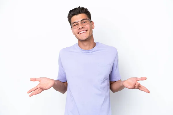 Joven Hombre Caucásico Aislado Sobre Fondo Blanco Feliz Sonriente — Foto de Stock