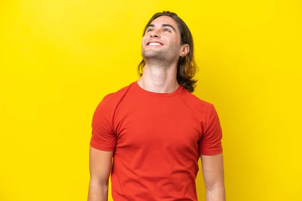 Caucasian Handsome Man Isolated Yellow Background Thinking Idea While Looking — 스톡 사진