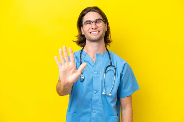 Young Surgeon Caucasian Man Isolated Yellow Background Counting Five Fingers — Stock Photo, Image