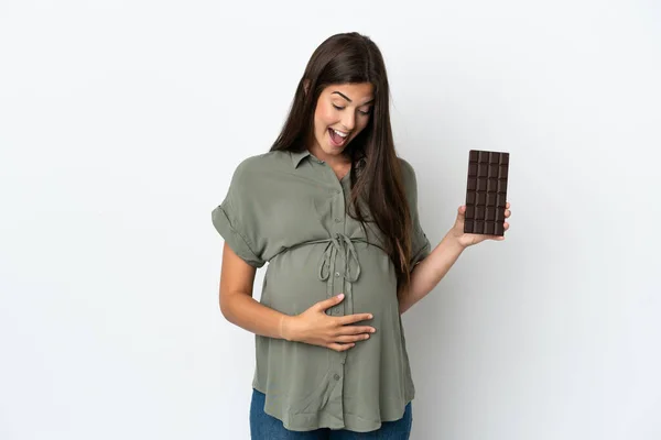 Mujer Brasileña Joven Aislada Sobre Fondo Blanco Embarazada Sosteniendo Chocolate —  Fotos de Stock
