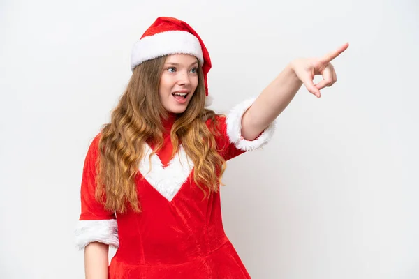 Mladá Běloška Žena Vánoční Šaty Izolované Bílém Pozadí Ukazuje Pryč — Stock fotografie