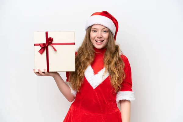 Junge Kaukasische Frau Mit Weihnachtskleid Und Geschenk Auf Weißem Hintergrund — Stockfoto