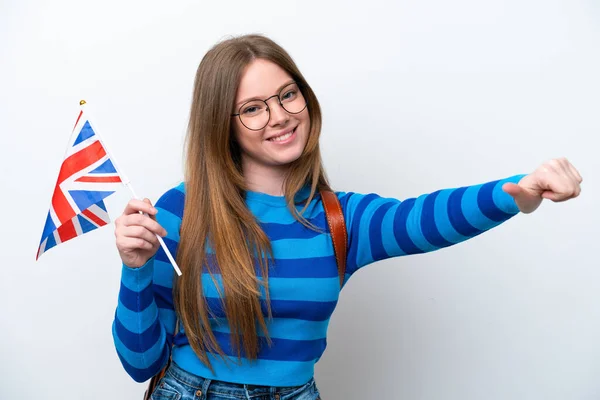 Fiatal Kaukázusi Kezében Egy Egyesült Királyság Zászló Elszigetelt Fehér Alapon — Stock Fotó