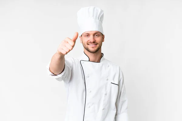 Jonge Kaukasische Chef Kok Geïsoleerde Witte Achtergrond Met Duimen Omhoog — Stockfoto