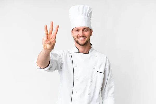 Jonge Kaukasische Chef Kok Geïsoleerde Witte Achtergrond Gelukkig Tellen Drie — Stockfoto