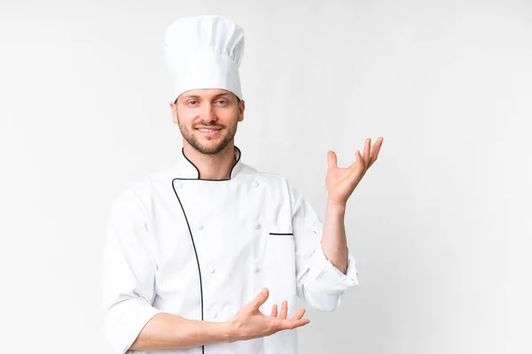 Jonge Kaukasische Chef Kok Geïsoleerde Witte Achtergrond Reikende Handen Aan — Stockfoto