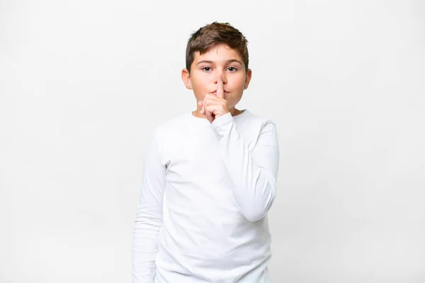 一个白人小孩在孤独的白色背景上表现出沉默的迹象 用手指捂住嘴 — 图库照片