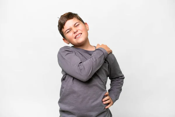 어깨에 통증을 호소하는 고립된 배경을 코카서스 아이가 — 스톡 사진