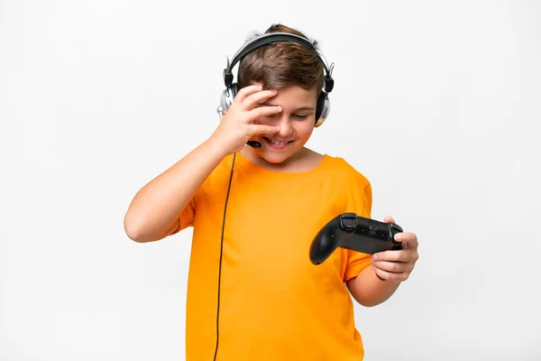 Pequeno Garoto Caucasiano Brincando Com Controlador Videogame Sobre Fundo Branco — Fotografia de Stock