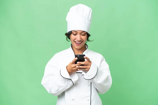 요리사 아르헨티나 여자가 곳에서 전화로 소식을 전하고 — 스톡 사진
