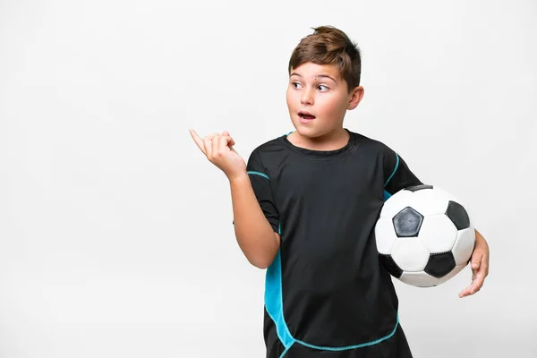 Little Kaukasische Football Speler Kind Geïsoleerde Witte Achtergrond Van Plan — Stockfoto