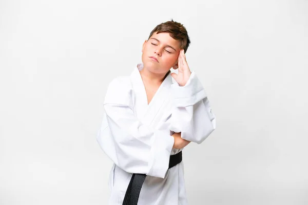 Pequeño Niño Caucásico Haciendo Karate Sobre Fondo Blanco Aislado Con —  Fotos de Stock