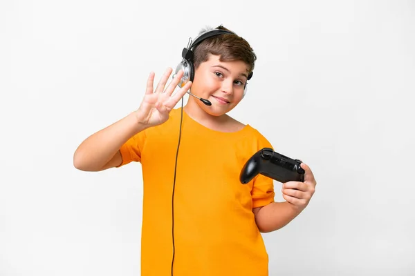 Маленький Кавказский Ребенок Играет Контроллером Видеоигры Изолированном Белом Фоне Счастливый — стоковое фото