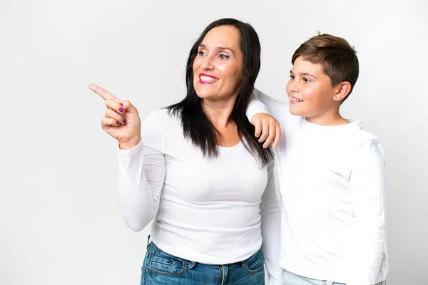 Little Caucasian Kid His Mother Isolated White Background Pointing Side — Stock Photo, Image