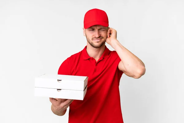 Доставщик Пиццы Рабочей Форме Подбирает Коробки Пиццы Изолированном Белом Фоне — стоковое фото