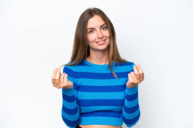 Beyaz arka planda izole genç beyaz kadın para jesti yapıyor