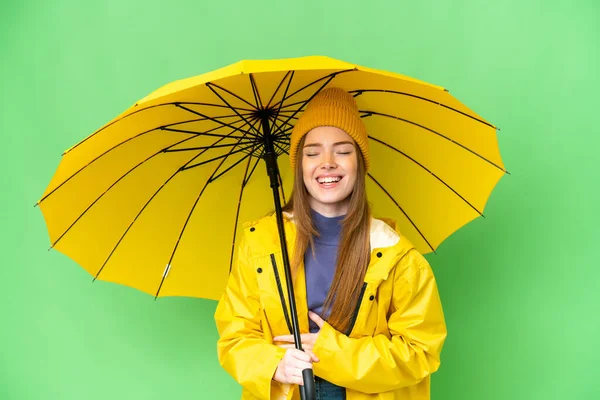 Ung Vacker Kvinna Med Regnsäker Rock Och Paraply Över Isolerade — Stockfoto