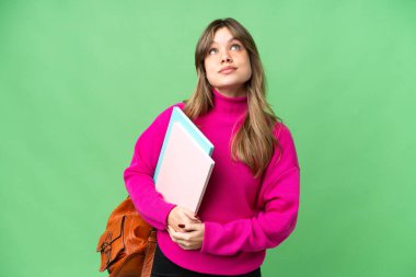 Tecrit edilmiş krom anahtar geçmişi olan genç bir kız.