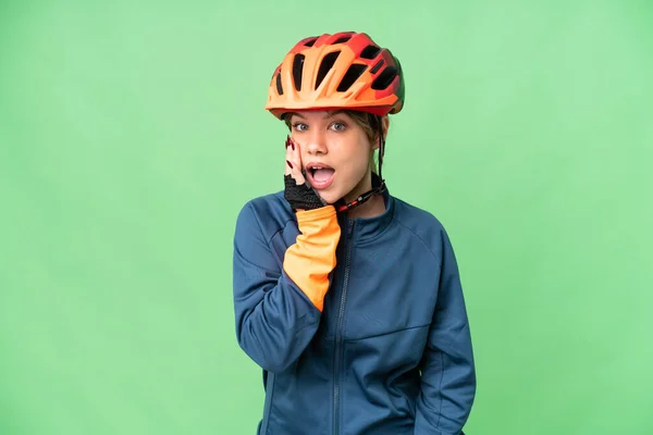 Fiatal Kerékpáros Lány Több Mint Elszigetelt Chroma Kulcsfontosságú Háttér Meglepetés — Stock Fotó