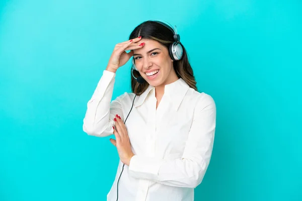 Telemarketer Italian woman working with a headset isolated on blue background has realized something and intending the solution