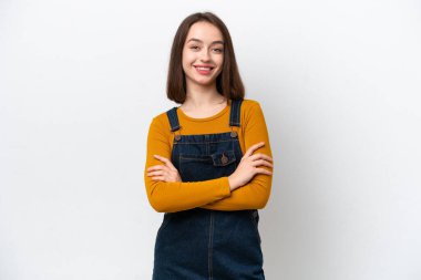 Beyaz arka planda izole edilmiş genç Ukraynalı kadın kollarını ön cephede çapraz tutuyor.