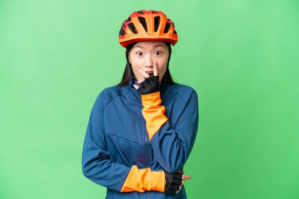 Young Cyclist Woman Isolated Chroma Key Background Surprised Shocked While — Stockfoto