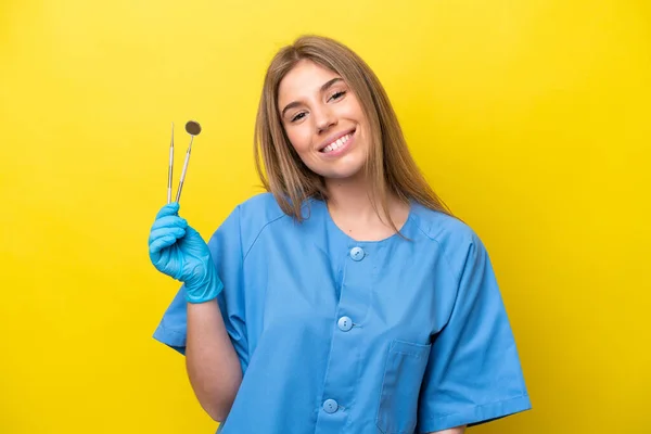 Dentist Caucasian Woman Holding Tools Isolated Yellow Background Thinking Idea — Photo