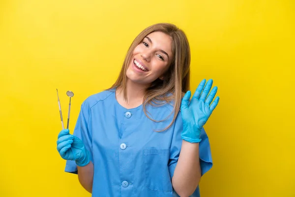 Dentist Caucasian Woman Holding Tools Isolated Yellow Background Saluting Hand — Photo