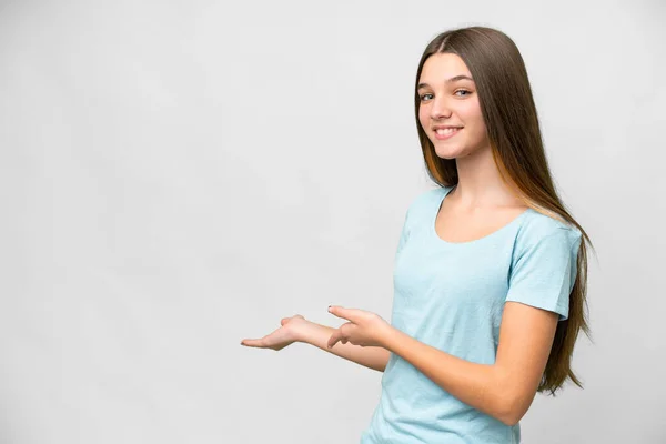 Tiener Meisje Geïsoleerde Witte Achtergrond Reiken Handen Naar Zijkant Voor — Stockfoto