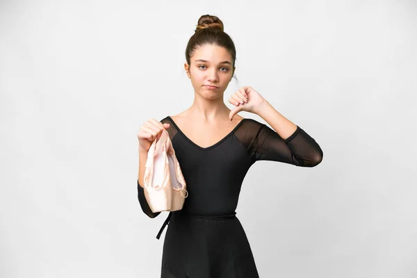 Chica Adolescente Practicando Ballet Sobre Fondo Blanco Aislado Mostrando Pulgar — Foto de Stock