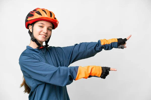 Adolescente Ciclista Chica Sobre Fondo Blanco Aislado Señalando Dedo Hacia — Foto de Stock
