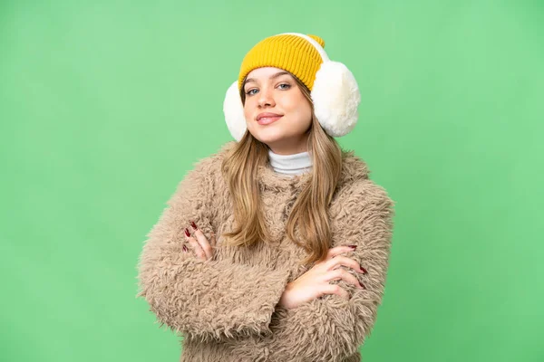 겨울용 머프를 소녀는 앞쪽에서 교차하는 유지하는 크로마 — 스톡 사진