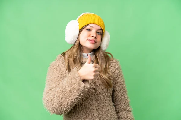 Rapariga Vestindo Regalos Inverno Sobre Fundo Chave Croma Isolado Dando — Fotografia de Stock