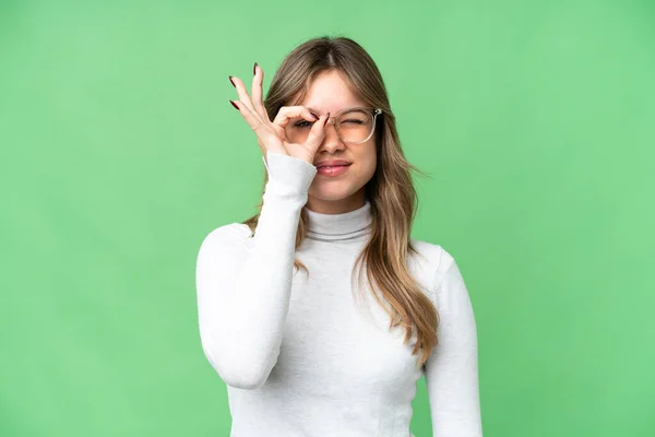Joven Chica Sobre Aislado Croma Clave Fondo Con Gafas Con —  Fotos de Stock