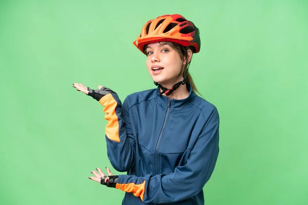 Fiatal Kerékpáros Lány Több Mint Elszigetelt Chroma Kulcsfontosságú Háttér Kiterjeszti — Stock Fotó