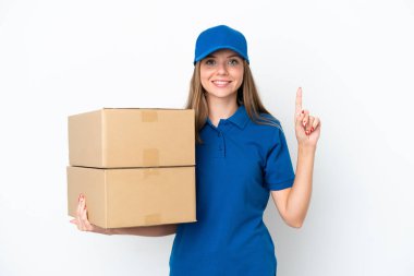 Litvanyalı kadın beyaz arka planda izole edilmiş. Harika bir fikre işaret ediyor.