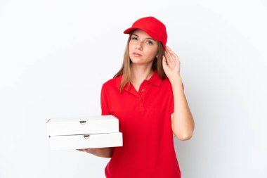 Litvanyalı bir kadın beyaz arka planda izole edilmiş halde.