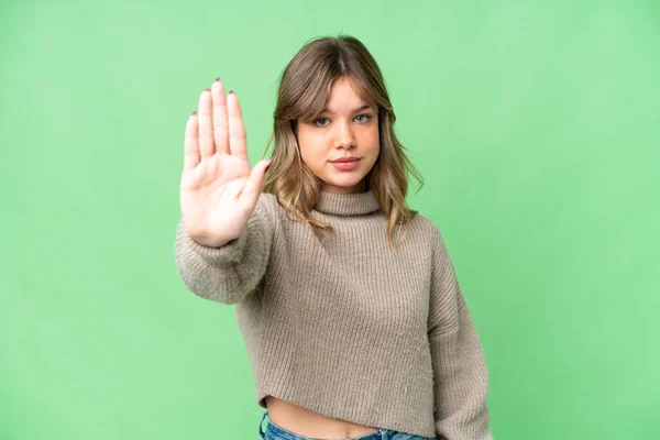 Νεαρό Κορίτσι Πάνω Από Απομονωμένο Φόντο Chroma Κλειδί Κάνοντας Χειρονομία — Φωτογραφία Αρχείου