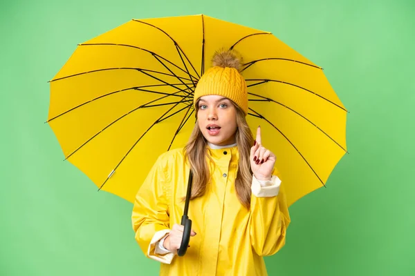 若いです女の子とともにレインプルーフコートと傘上の隔離されたクロマキー背景考え方指アップ — ストック写真
