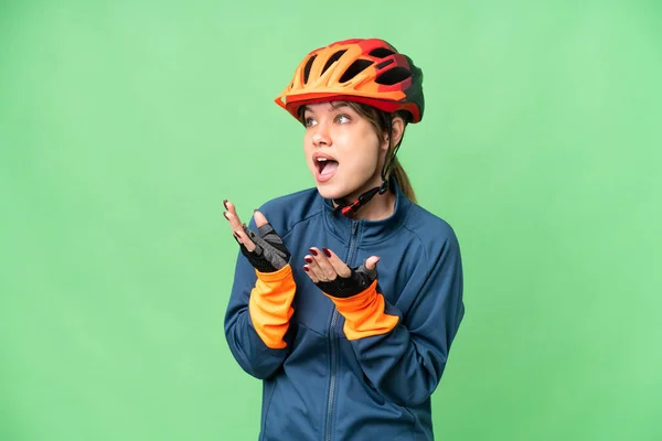Fiatal Kerékpáros Lány Több Mint Elszigetelt Chroma Kulcs Háttér Meglepetés — Stock Fotó