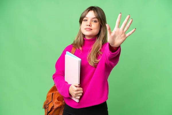 Joven Estudiante Chica Sobre Aislado Croma Clave Fondo Contando Cinco — Foto de Stock