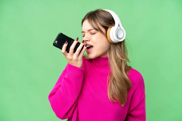 Giovane Ragazza Oltre Isolato Croma Chiave Sottofondo Ascoltare Musica Con — Foto Stock