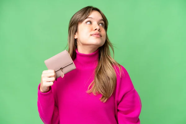 Young Girl Holding Wallet Isolated Chroma Key Background Looking While — Stock Photo, Image