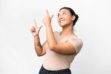 Genç Uruguaylı kadın izole edilmiş beyaz arka planda işaret parmağıyla işaret etmek harika bir fikir.