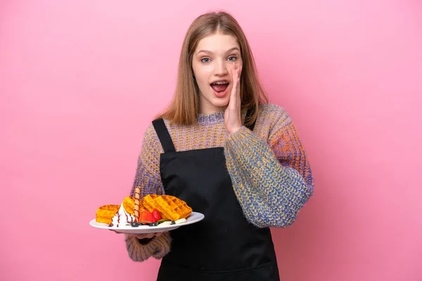 Teenager Russian Girl Holding Waffles Isolated Pink Background Surprise Shocked — Stock Photo, Image