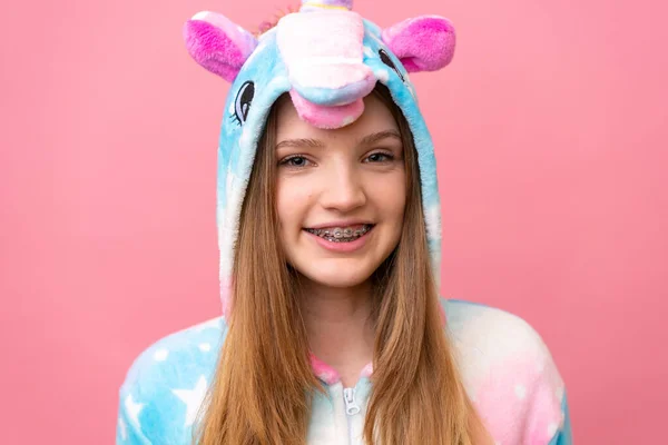 Adolescente Rusa Chica Con Unicornio Pijama Aislado Sobre Fondo Azul — Foto de Stock