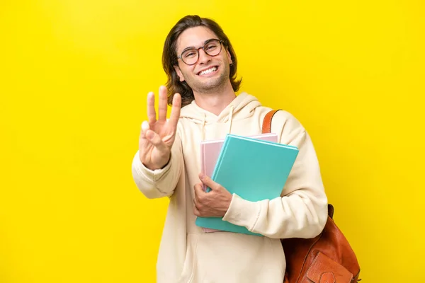 Jovem Estudante Bonito Homem Isolado Fundo Amarelo Feliz Contando Três — Fotografia de Stock