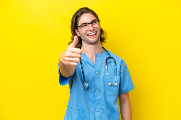 Young Surgeon Caucasian Man Isolated Yellow Background Thumbs Because Something — Stock Photo, Image