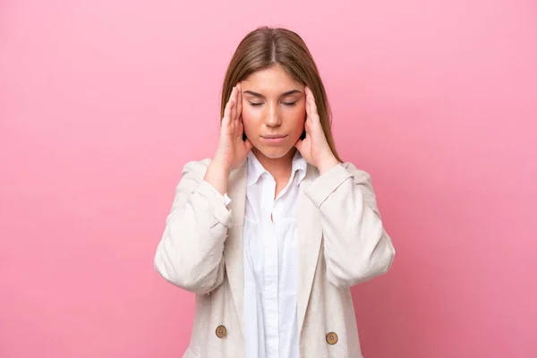 Young Caucasian Woman Isolated Pink Bakcground Headache — Stockfoto