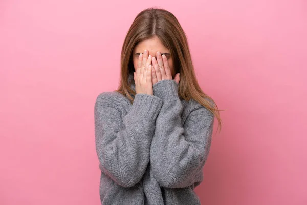 Jonge Blanke Vrouw Geïsoleerd Roze Bakcground Met Vermoeide Zieke Uitdrukking — Stockfoto